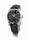 Dotado de un calibre Co-Axial 8605/8615, esta pieza se destaca por ser el primer movimiento hecho en OMEGA en llevar la complicaci�n GMT. El nuevo Seamaster Aqua Terra GMT presenta una aguja de color rojo en forma de flecha que se�ala el huso horario diferente y que, adem�s, tambi�n funciona como br�jula cuando se lo mantiene paralelo al suelo. El tama�o de la caja de este modelo es de 43 mm y estar� disponible en varias versiones: caja de acero, acero y oro u oro rojo.